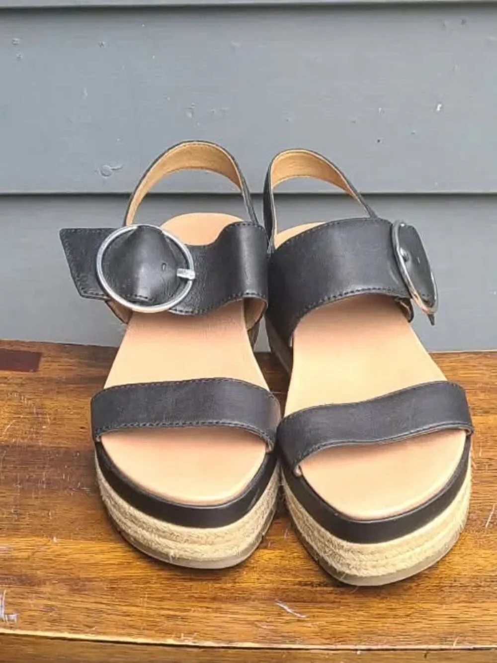 UGG April Black Leather Espadrille Sandals size 7